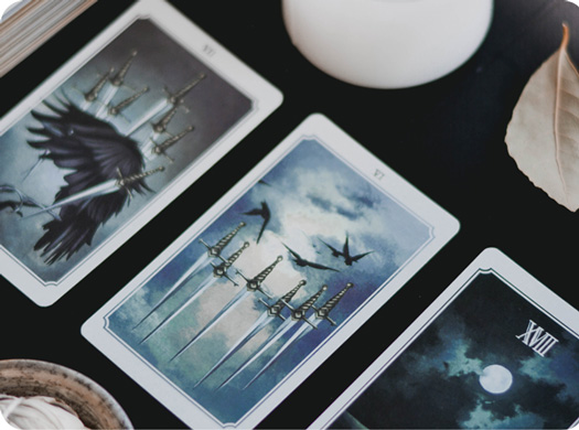 Differences Between Oracle and Tarot