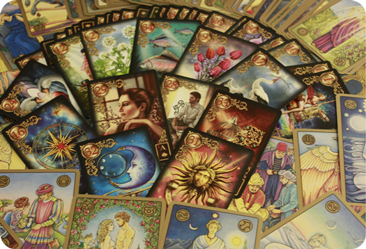 Differences Between Oracle and Tarot